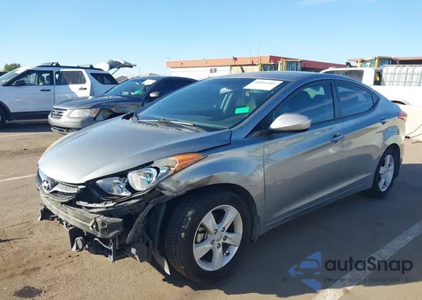 2013 Hyundai Elantra Gls z USA, uszkodzony, nr VIN KMHDH4AE6DU944391